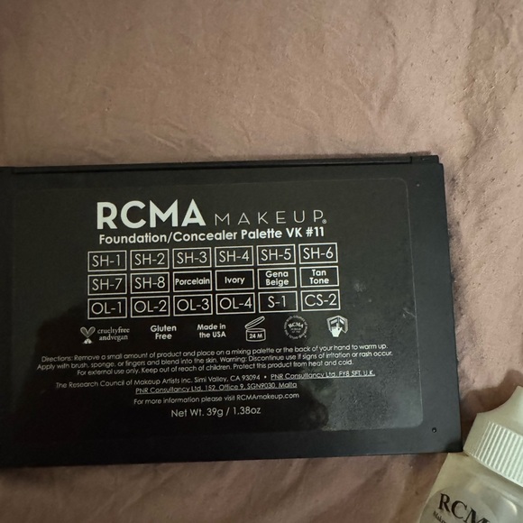 RCMA Makeup Foundation Palette - Black - Picture 3 of 3